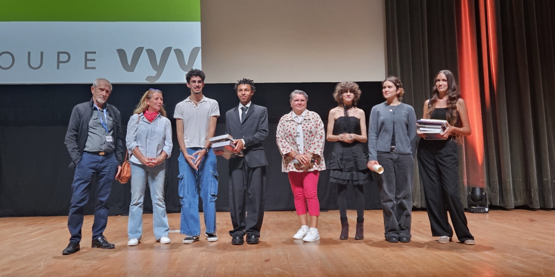 L"équipe du film recevant son prix